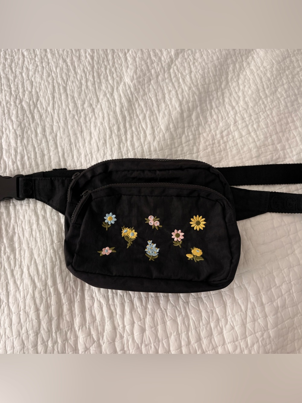 Baggu Black Ditsy Floral Embroidered Fanny Pack